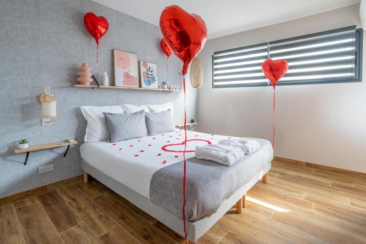 L'Entre Deux-Suite Romantique - Jacuzzi Privatif - Clim Reversible - Wifi Le Somail Exterior photo