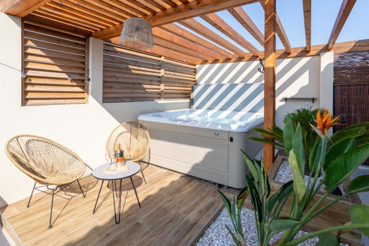 L'Entre Deux-Suite Romantique - Jacuzzi Privatif - Clim Reversible - Wifi Le Somail Exterior photo