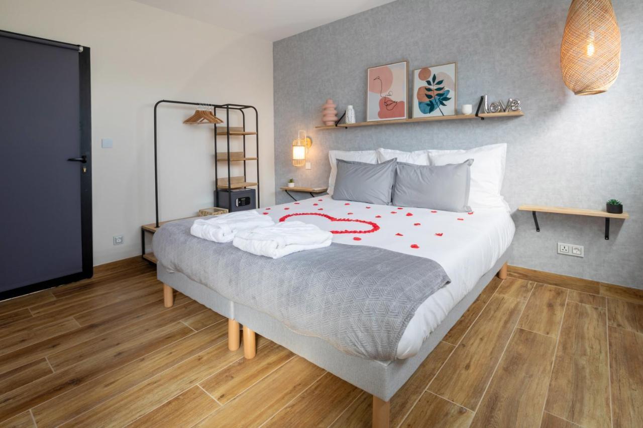 L'Entre Deux-Suite Romantique - Jacuzzi Privatif - Clim Reversible - Wifi Le Somail Exterior photo