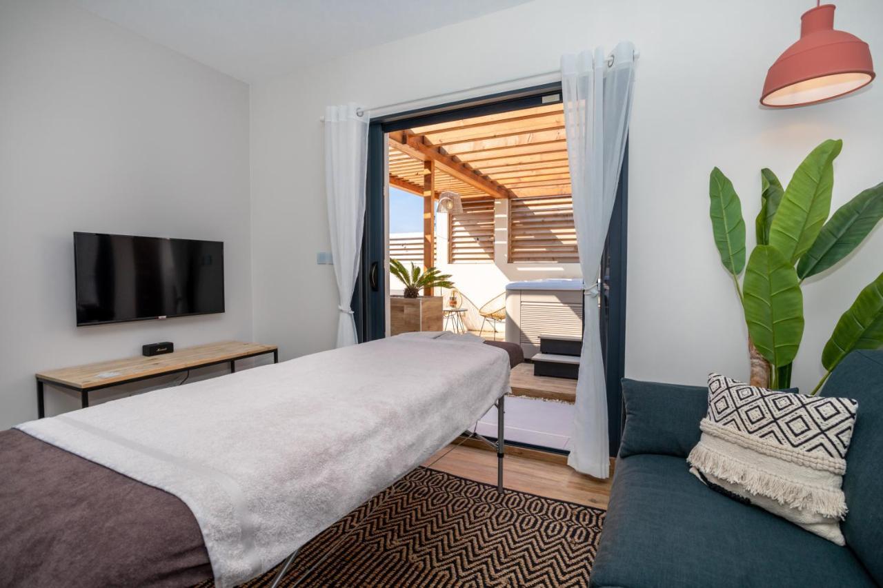 L'Entre Deux-Suite Romantique - Jacuzzi Privatif - Clim Reversible - Wifi Le Somail Exterior photo